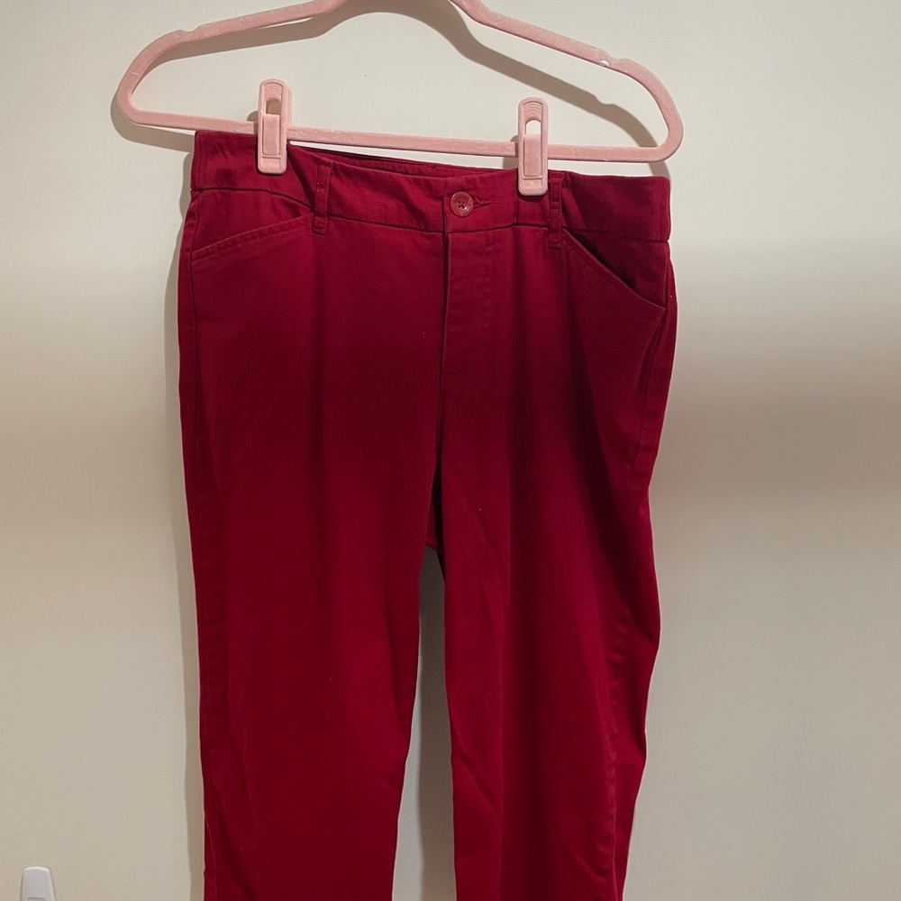 ST. JOHN’S BAY VIBRANT RED CAPRIS PANTS